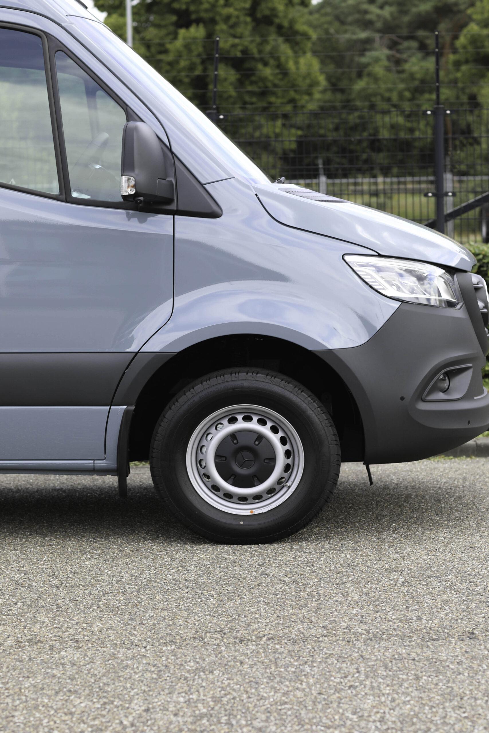 120mm Elevate Vans lift kit Mercedes Sprinter W907 Front Wheel Before