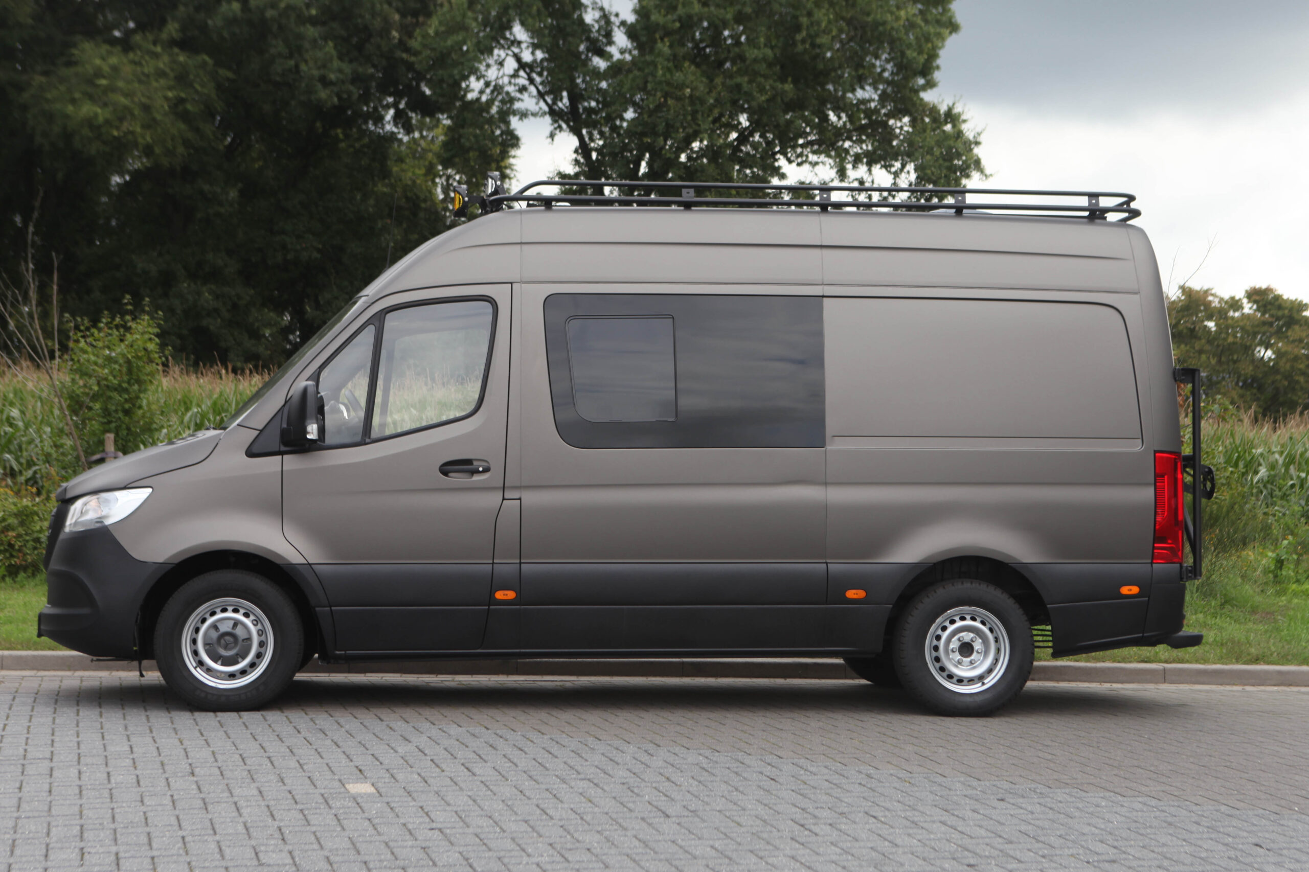 50mm Elevate Vans lift kit Mercedes Sprinter W907 before